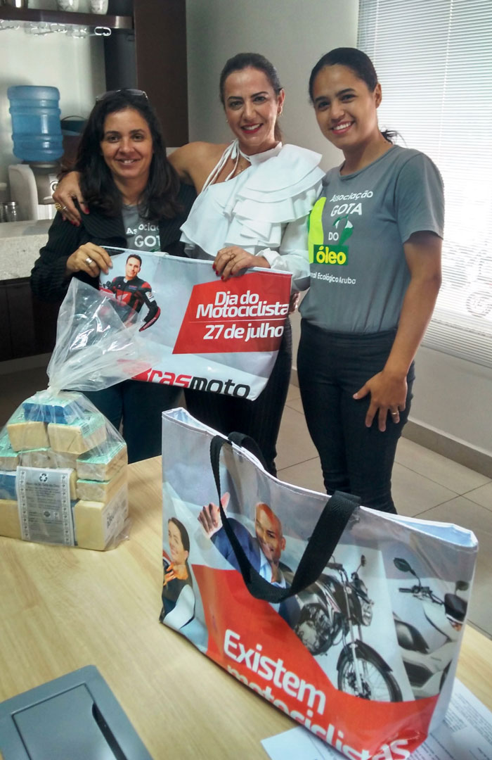Da esq para direita Cleyde, Mariza Carletto e Gercilane da Associação Gota do Óleo