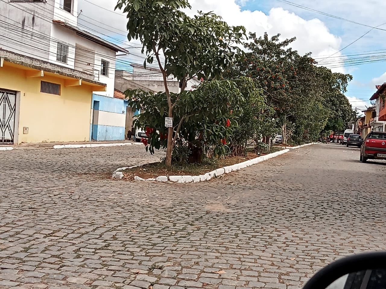 Quando o descarte é feito no horário a rua fica sempre limpa - Foto: Sucom / PME